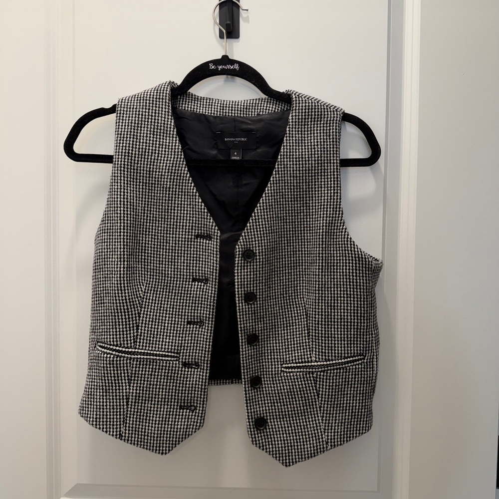 Banana Republic Black & White Houndstooth Vest and Matching A Line Skirt